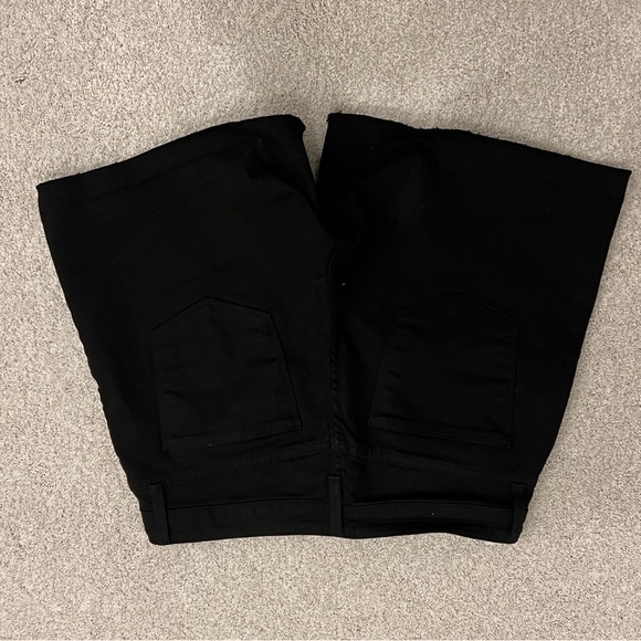 BLACK JEAN SHORTS - Picture 2 of 6